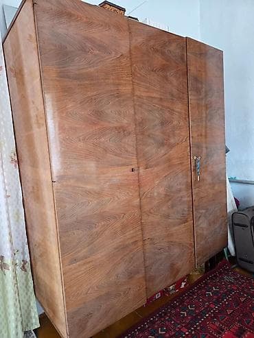 комод с зеркалом цена: Трехдверный платяной шкаф из шпона под натуральное дерево. Описание — 1