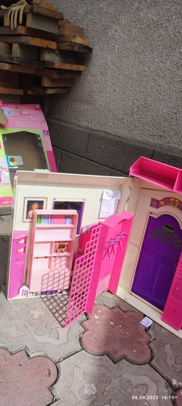 Оюнчуктар: Продается кукольный домик в хорошем состоянии . По всем вопросам — 3