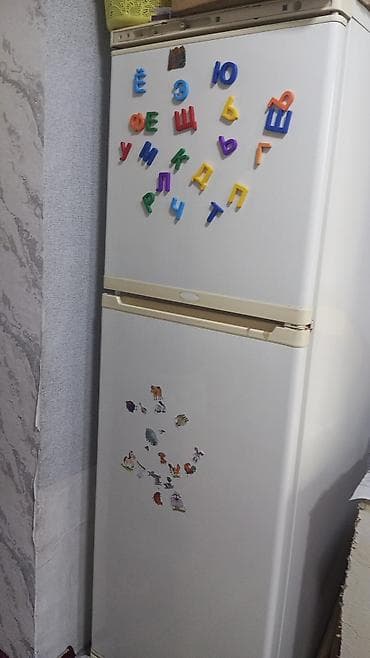 Техника для кухни: Двухкамерный холодильник с верхней морозильной камерой. Основные — 2