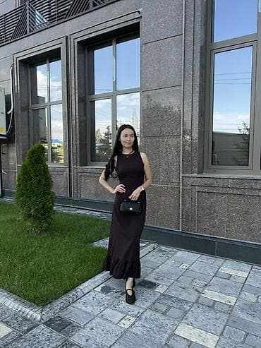 Платье миди без рукавов с воланом по низу. - Длина: миди, до — 3