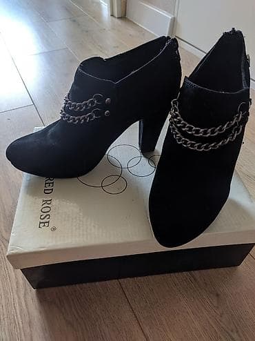 Женская обувь: Продаются замшевые ботильоны — 1