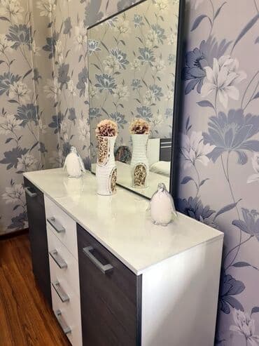 2 х комнатную квартиру по суточно в 8 мкр: 2 комнаты, Собственник, С мебелью полностью — 3