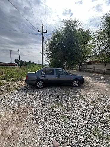 Транспорт: Volkswagen Vento: 1993 г., Механика, Бензин, Седан — 3