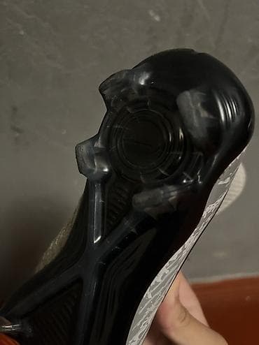 бутсы nike: Бутсы для футбола (2 пары) 1) Adidas Predator (бело‑серые с чёрными — 5
