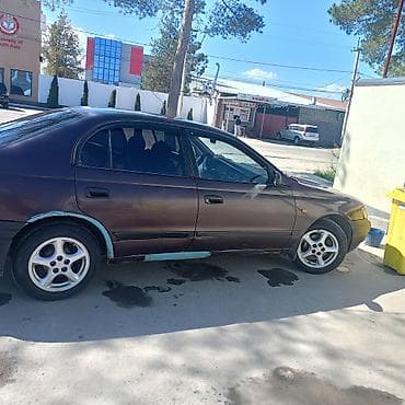 Toyota Carina E: 1993 г., 1.6 л, Ручные, Газ, Седан