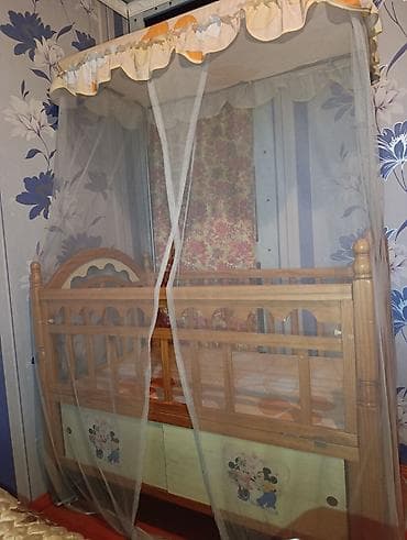 деская кровать: Детская кроватка с балдахином и москитной сеткой. - Материал — 2