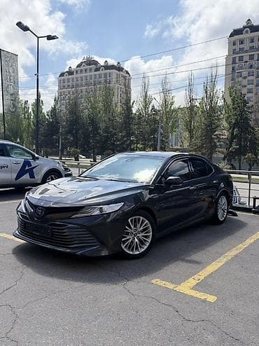 Toyota Camry: 2018 г., Гибрид, Седан