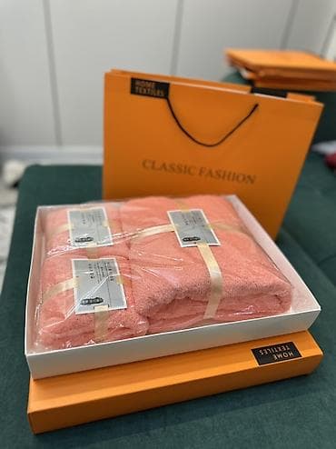 Набор махровых полотенец HOME TEXTILES, подарочная упаковка Classic at lalafo.kg Набор махровых полотенец HOME TEXTILES, подарочная упаковка Classic