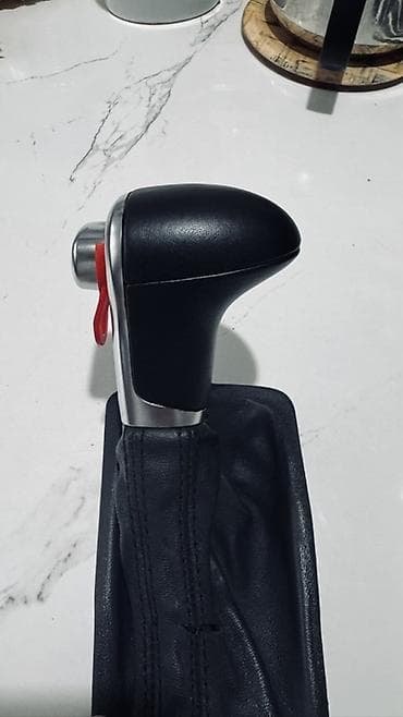 audi a4 2009: Ручка АКПП Ауди. Оригинал. Кожа ручки без потертостей и в хорошем — 1