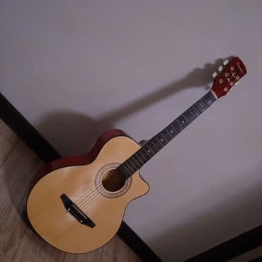 Гитары: Акустическая гитара шестиструнная отсутствует одна струна, но она — 2