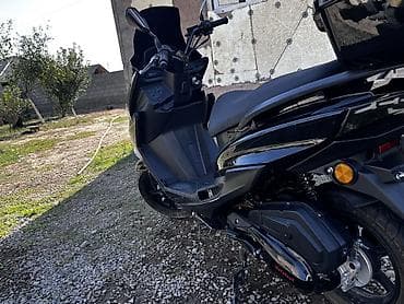 скутер 15000: Макси-скутер 150 куб. см, Бензин, Б/у — 4