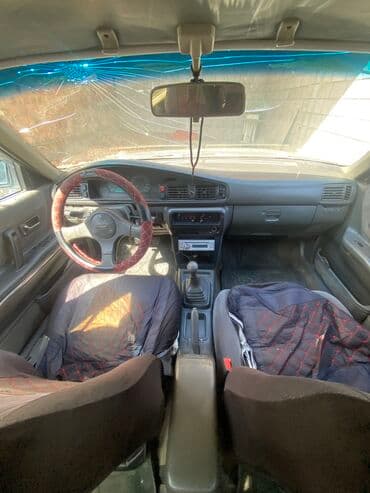 Mazda 626: 1990 г., 2.2 л, Механика, Бензин, Хетчбек — 5