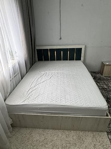 Мебель: Двуспальная кровать, Б/у, С матрасом, длина - 200 см — 1