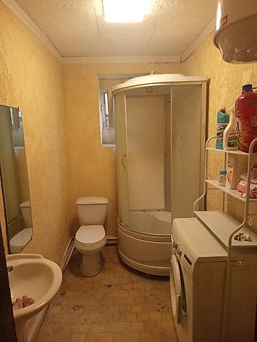 обмен однокомнатной квартиры на дом: Продаётся дом барачного типа. гостиная, две спальни, кухня, коридор — 8