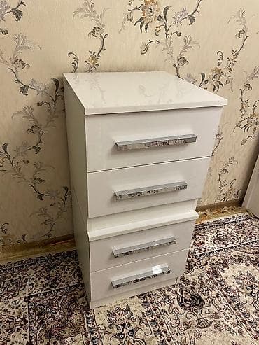 2 тумбы большой комод . Состояние отличное ( как новое )