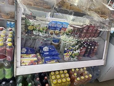 Холодильная витрина с подсветкой для магазина/кафе Описание: -