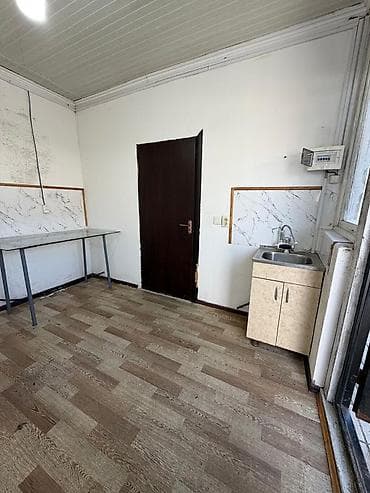 дом в селе дмитриевка: Очень, срочно продаётся дом в начале Маевки. Участок 1.28 сотки по — 7