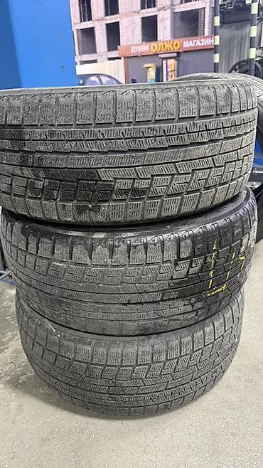 Комплект из 3 зимних шин (без шипов), размер 235/45 R18