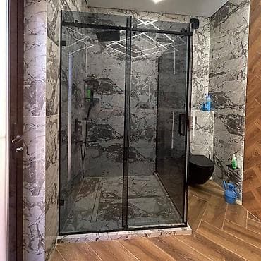 Терезелер жана комплектөөчүлөр: Угловая душевая перегородка с раздвижной системой дверного открывания — 2