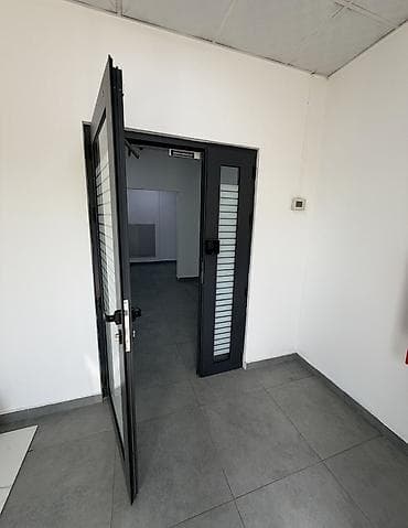 льва: Сдается коммерческое помещение 300м2 Можно арендовать по частям (150 — 4