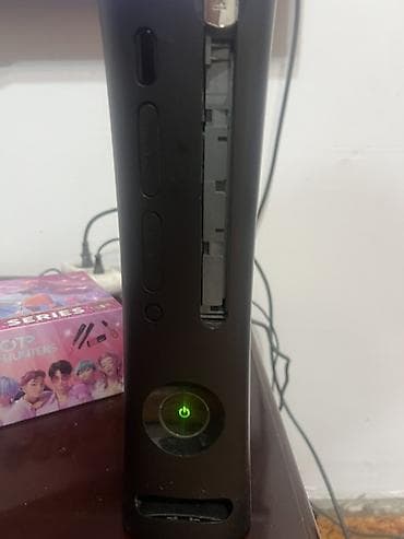 far cry: Xbox 360 (черный, с жестким диском) + установленная игра Call of Duty — 4