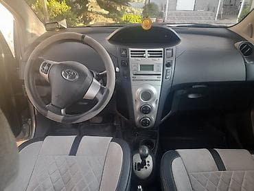 Toyota Auris: 2007 г., 1.3 л, Автомат, Бензин, Хэтчбэк