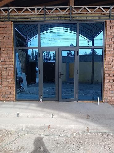 hidden camera: Пластиковое окно на заказ, Тип окна: Фасадные, Декоративные особенности: Декоративный переплет, Платная установка, Без рассрочки — 10