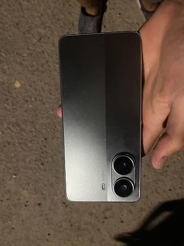 iphon 5: Смартфон с плоскими гранями и экраном с центральным вырезом под — 5