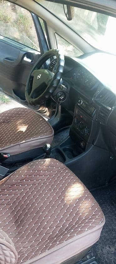 Opel Zafira: 2001 г., 1.8 л, Механика, Бензин, Минивэн — 4