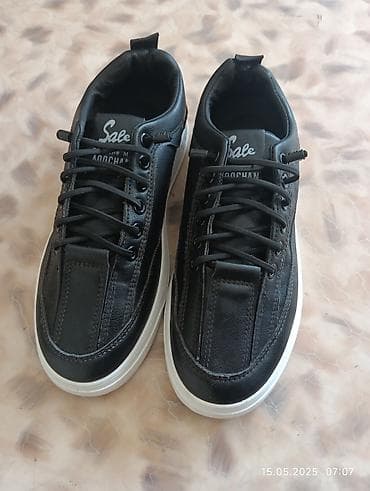 кросовки оптом: Мужские кеды Saek (бренд на язычке) в чёрном цвете с контрастной белой — 2