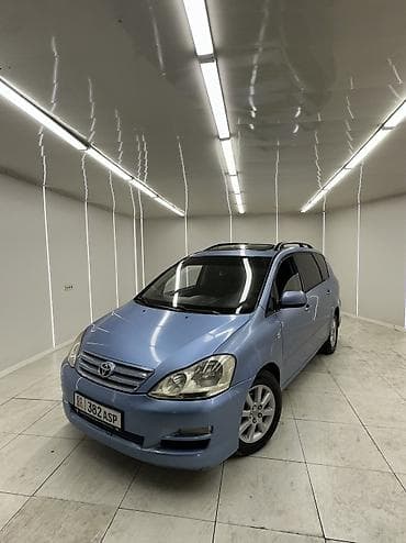 Toyota Avensis Verso: 2004 г., 2 л, Механика, Бензин, Минивэн