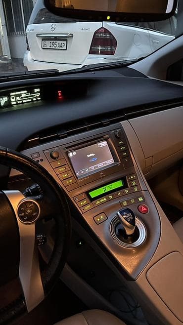 prius: Toyota Prius: 2015 г., 1.8 л, Вариатор, Гибрид, Лифтбек — 8
