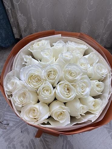 Светодиодные гирлянды: Букет из белых роз - Состав: крупные белые розы с плотными бутонами — 1