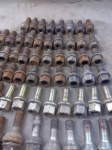 метиз 1: Болты на Мерседес-Бенс оригинал цена за штуку 100с — 1