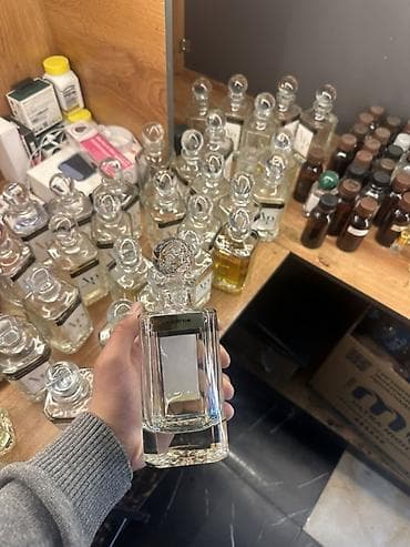 Разливные нишевые ароматы в стеклянных флаконах-декантерах. -