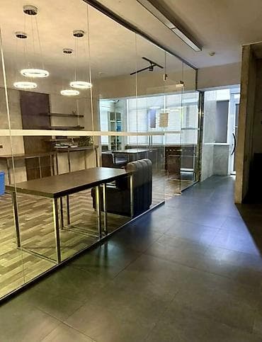 Аренда офисов, 120 м², В жилом комплексе, 1 линия, С оборудованием, С отдельной кухней — 2