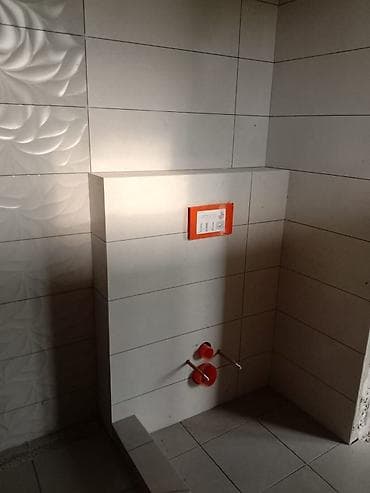 Окна на заказ: Укладка кафеля под ключ 🧱 👷‍♂️ Мастера с большим опытом 🔧 Работаем — 10