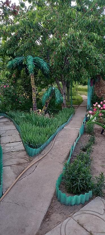 поролон: Продаётся дом с благоустроенным двором и уютным интерьером. - Участок — 8