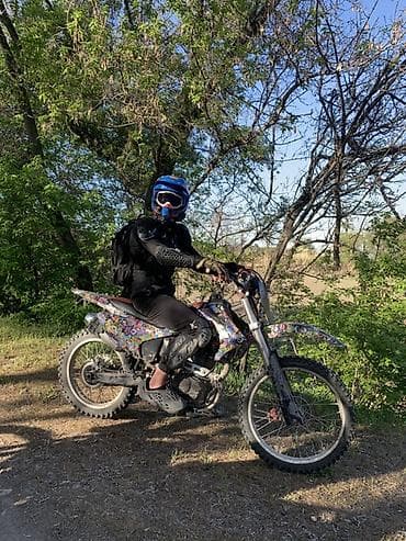 водный мото: Эндуро/кросс мотоцикл с одноцилиндровым 4‑тактным двигателем — 3