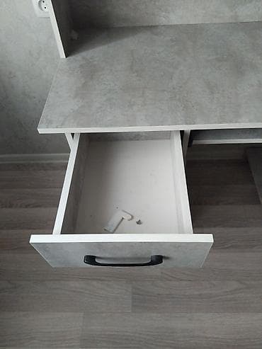 table study: Компьютерный стол, Б/у, С полками — 7