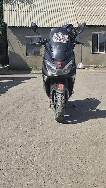 Кумурска мотороллер: Скутер/макси-скутер классического городского формата. Характеристики — 2