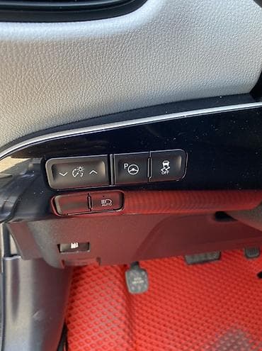 byd e2 2023: Toyota Prius: 2019 г., Гибрид, Лифтбек — 7