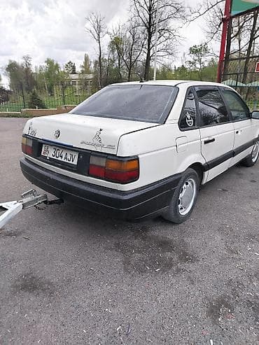 форь: Volkswagen Passat: 1990 г., Бензин, Седан — 4
