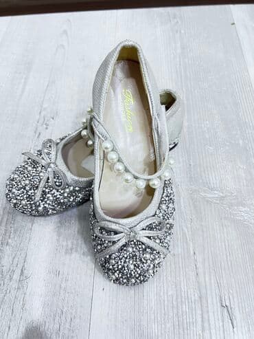 Игрушки: Туфли для принцесс Продаю туфли для принцесс очень красивые мы брали — 1