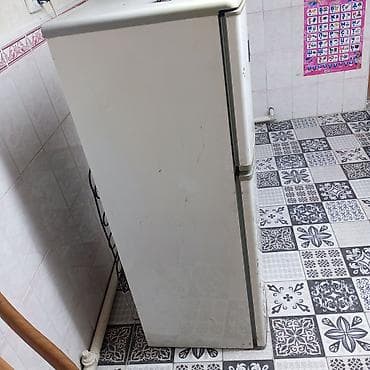 холодильники большие: Холодильник двухкамерный с верхней морозильной камерой. Основные — 5