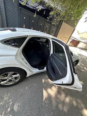 byd e2 2023: Hyundai Sonata: 2022 г., Газ, Лифтбек — 4