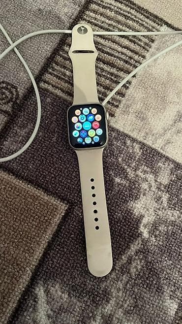 часы спортивеые: Apple Watch SE, 40 мм (A2771), алюминий, цвет Starlight. Ремешок — 7