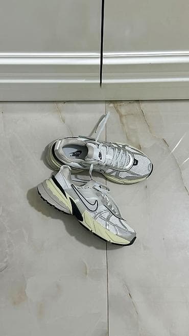 Кроссовки, 39, Nike, Б/у, цвет - Белый