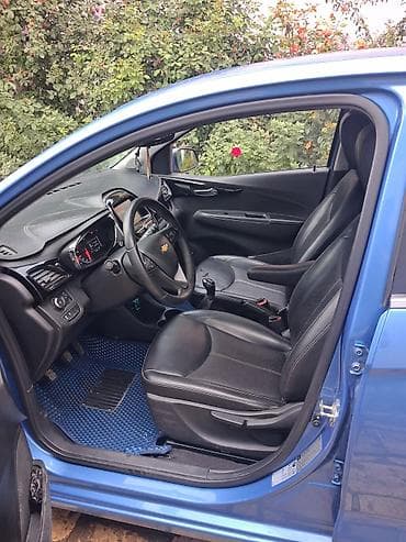 Транспорт: Chevrolet Spark: 2017 г., Механика, Хэтчбэк — 5