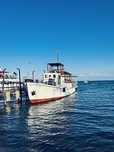 Прогулки на теплоходе по озеру - Экскурсии на открытой палубе